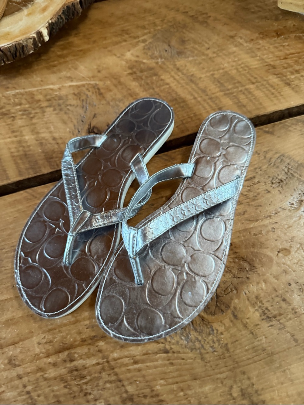 Coach Metallic Silver Sandsls Flip Floos